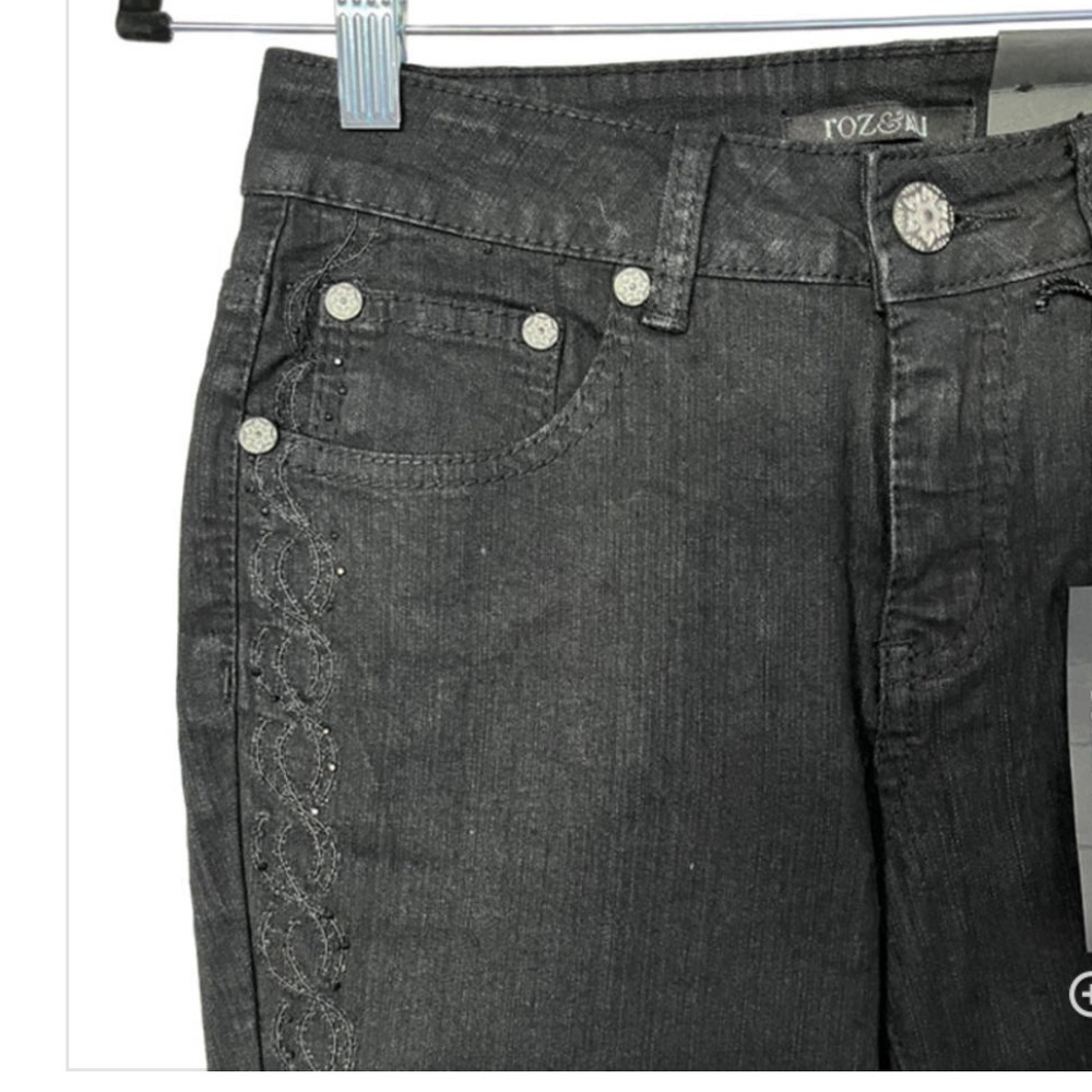 ROZ & ALI Black Bootcut Mid Rise
Stretchy Jeans W sequins/embroidery
Petite 12 - Picture 13 of 14